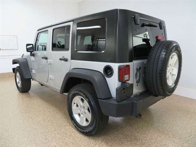 Jeep Wrangler Unlimited 2010 photo 2
